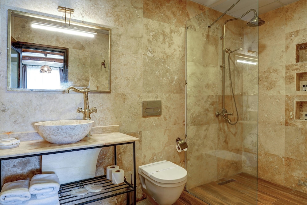 Royal Stone Suite with Jacuzzi - Photo 3