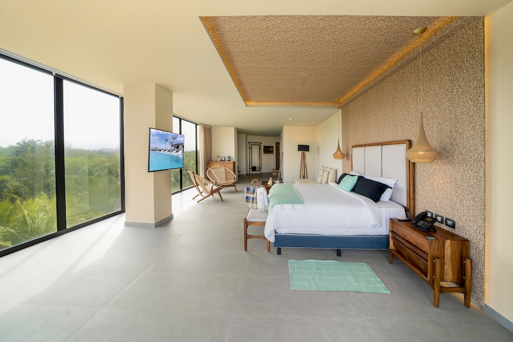 Panoramic Suite, Oceanfront - Photo 3