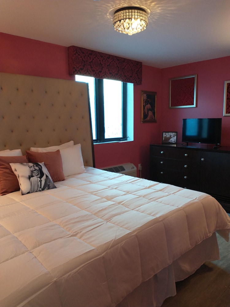 Premier Room, 1 King Bed photo 1