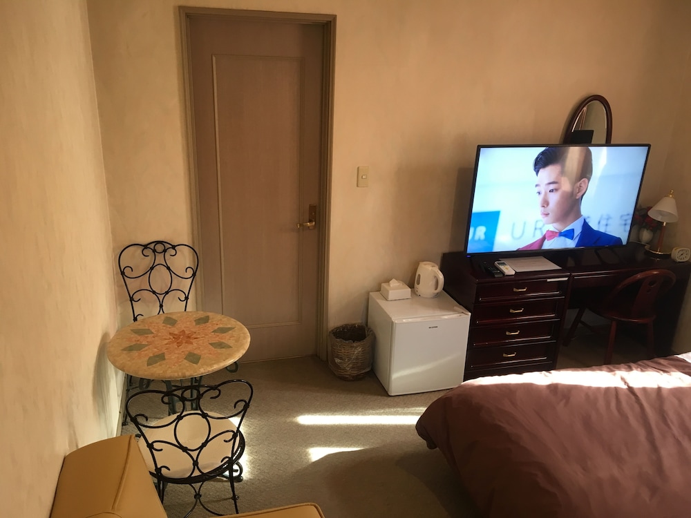 Twin Room - Photo 8