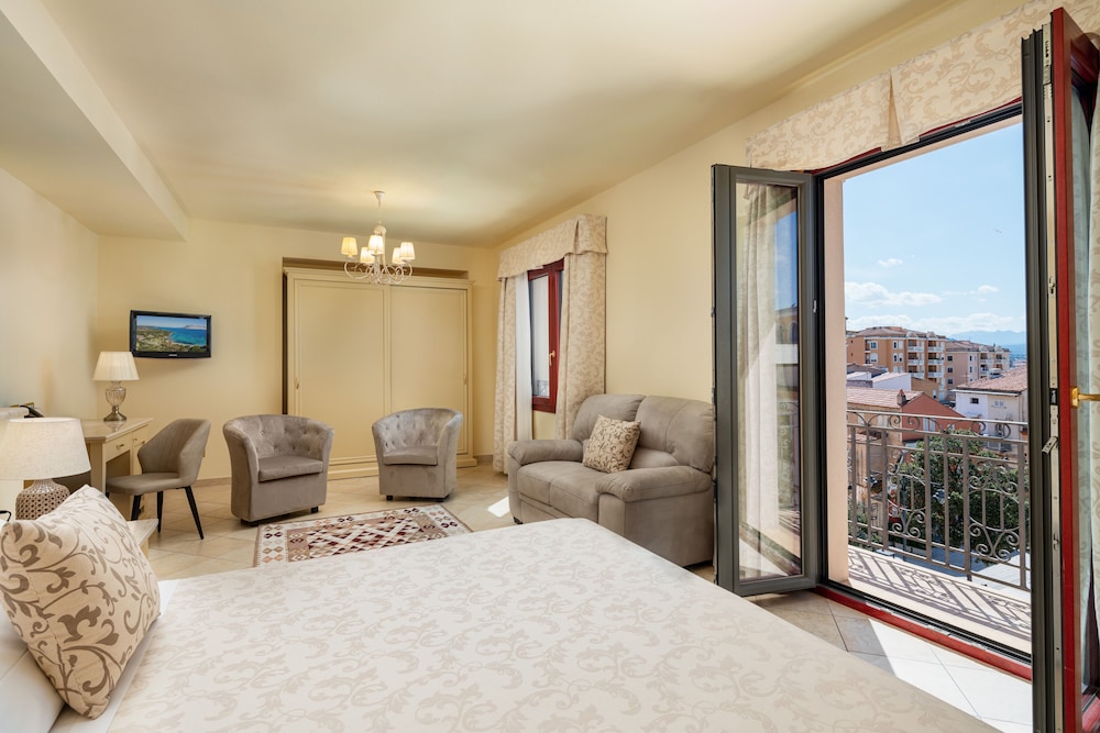 Junior Suite, 1 King Bed, Balcony