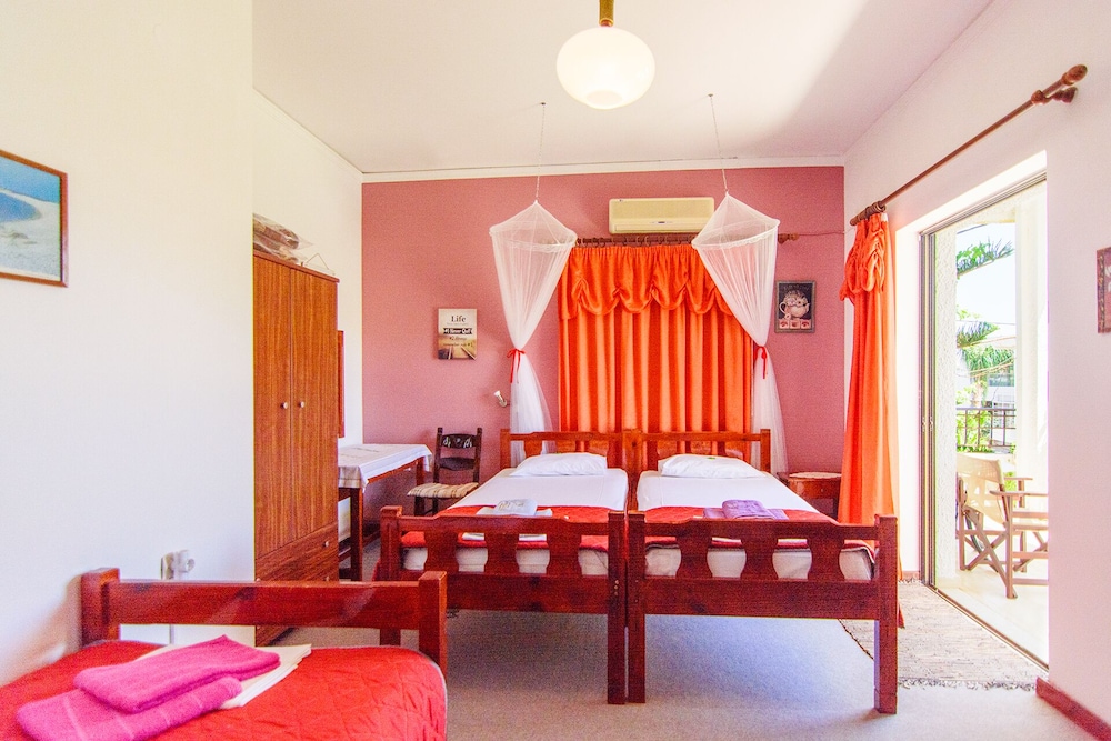 Standard Twin Room photo 2