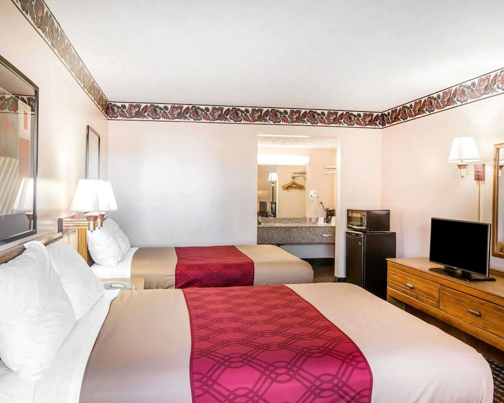 Standard Room, 2 Double Beds, Smoking photo 1