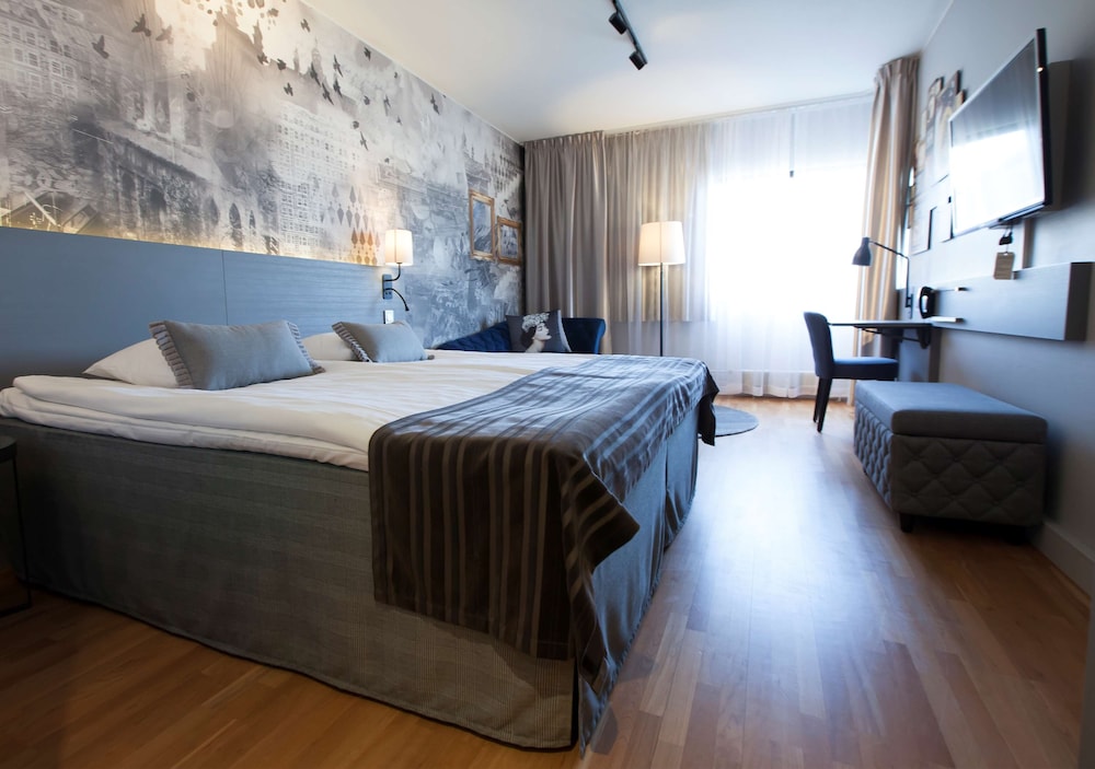 Standard Room, 1 King Bed photo 3