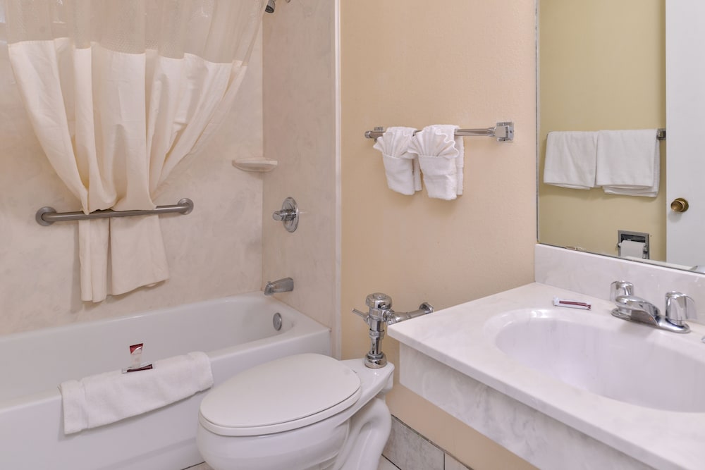 Room, 2 Queen Beds, Non Smoking photo 3