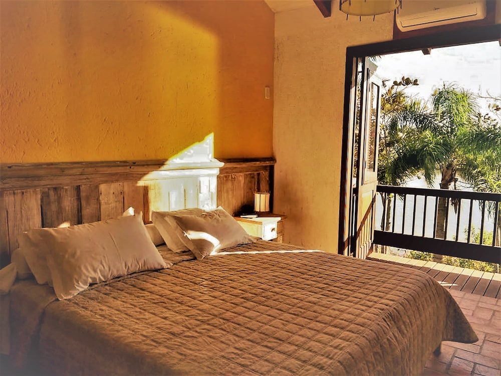 Deluxe Suite, Pool View photo 2