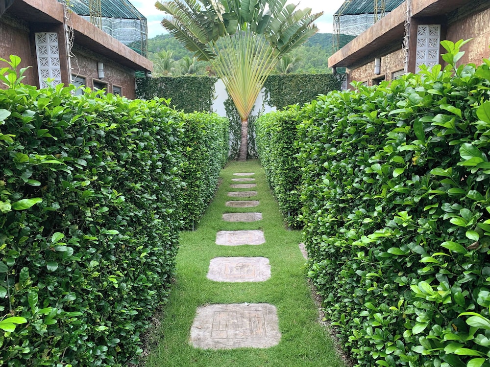Bungalow with Garden View - Photo 17