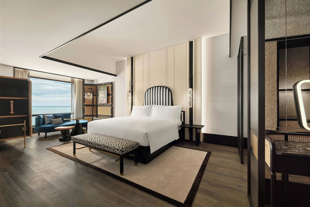 Room, 1 King Bed (Sea View) - Photo 1