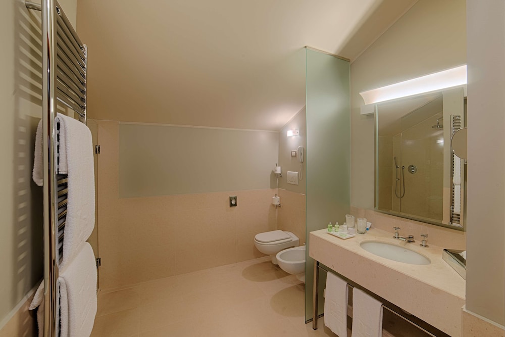 Standard Room - Photo 10