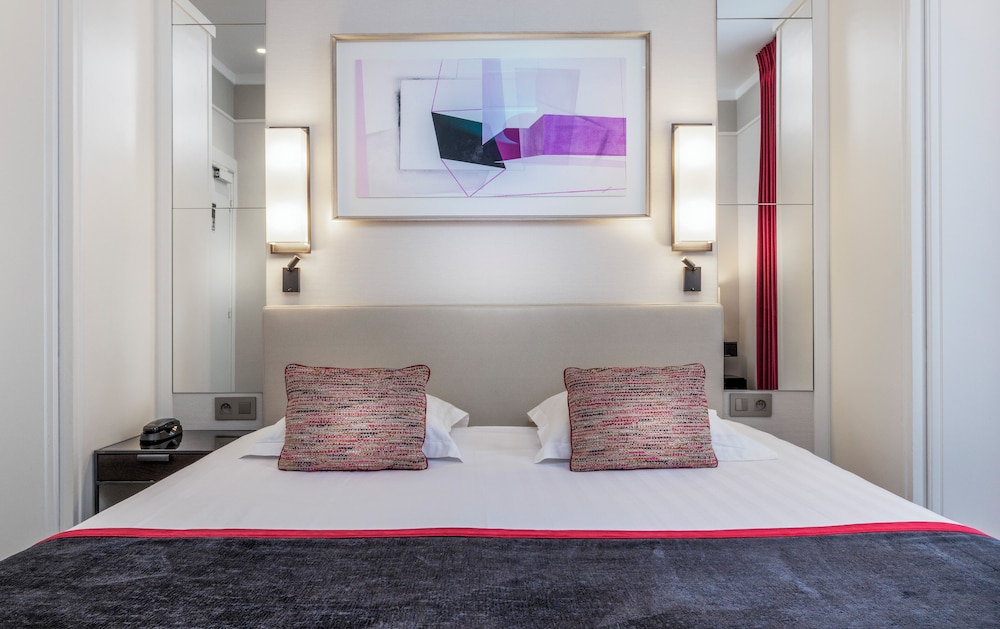 Superior Room, Bathtub