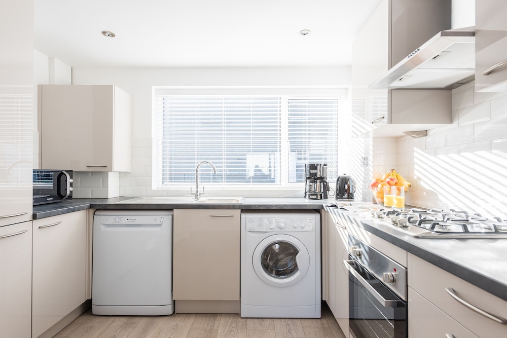 Brighton City Apartment *Parking Available* photo 2