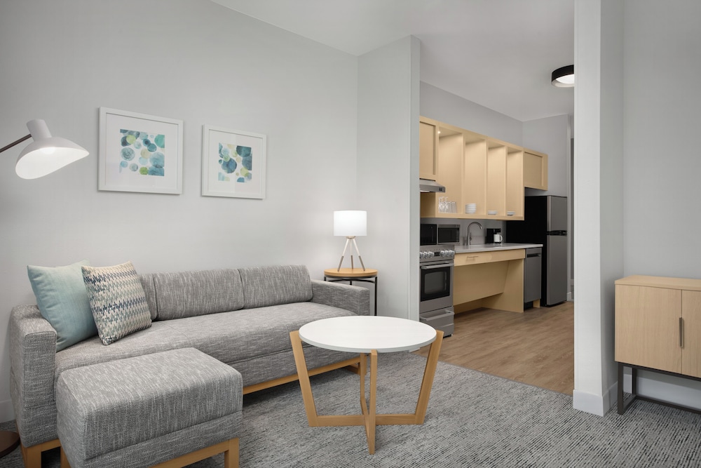 Suite, 1 Bedroom (Mobility/Hearing Access, Roll-in Shwr)