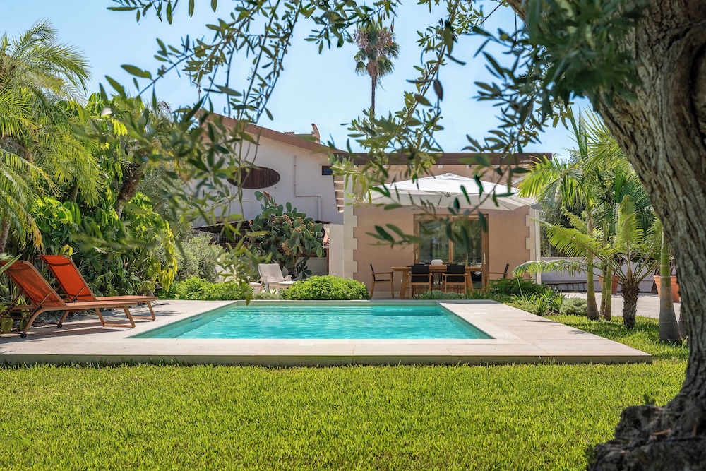 Deluxe Villa, Pool View photo 1
