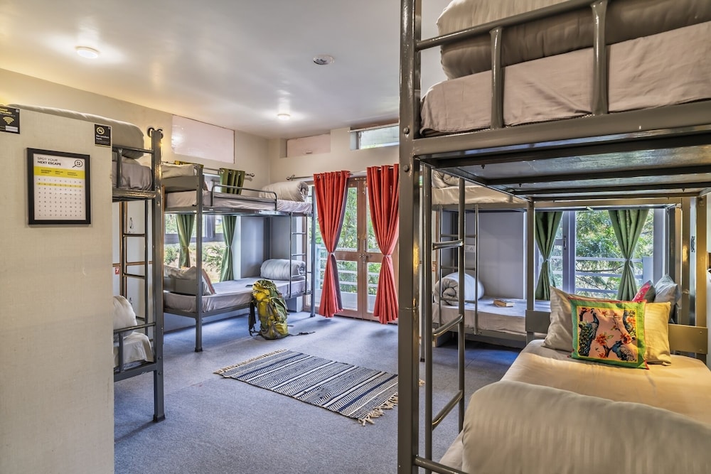 A Bed in 8 Bed Mixed Dorm with Ensuite Washrooms and Balcony