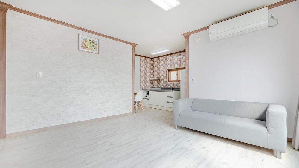 Basic Room, 1 Bedroom (B102) - Photo 4