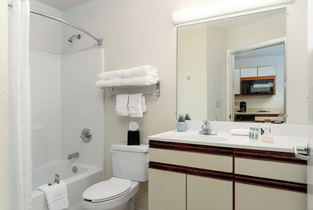 Double Room, 2 Queen Beds - Photo 6