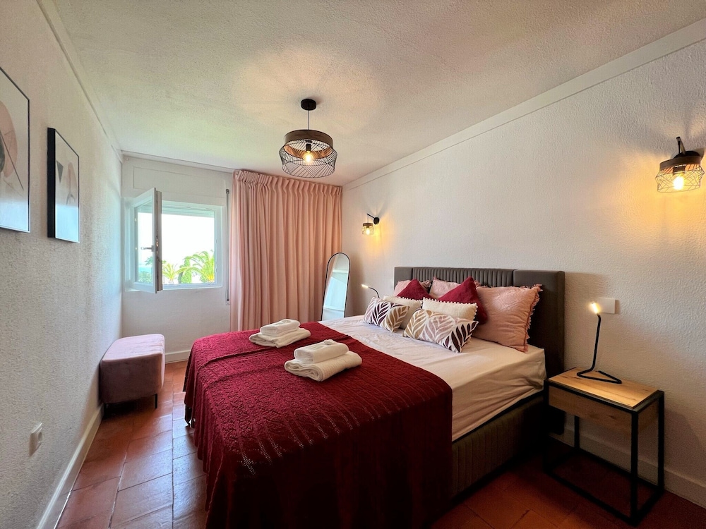 Apartment, 2 Bedrooms, Pool Access photo 1