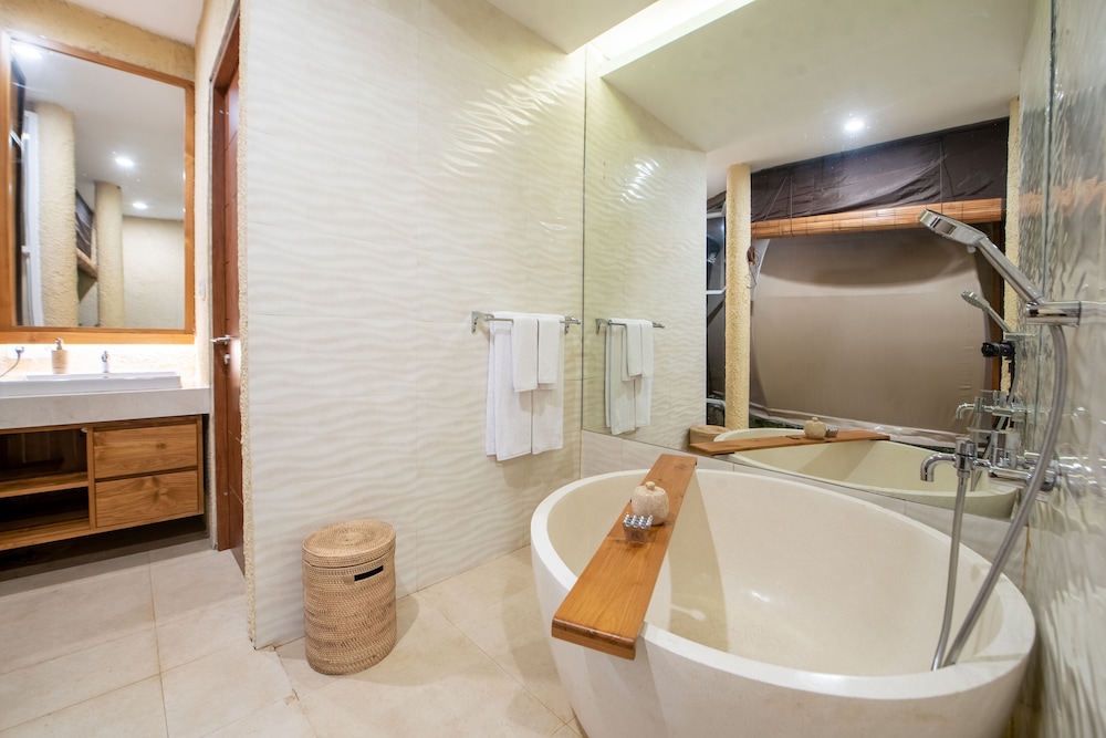 Luxury Glamping with Bathtub - Photo 2
