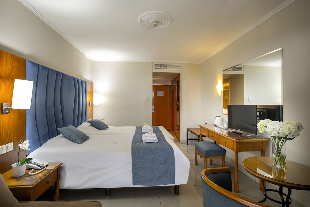 Classic Double or Twin Room, 1 Bedroom, Balcony, Partial Sea View photo 1