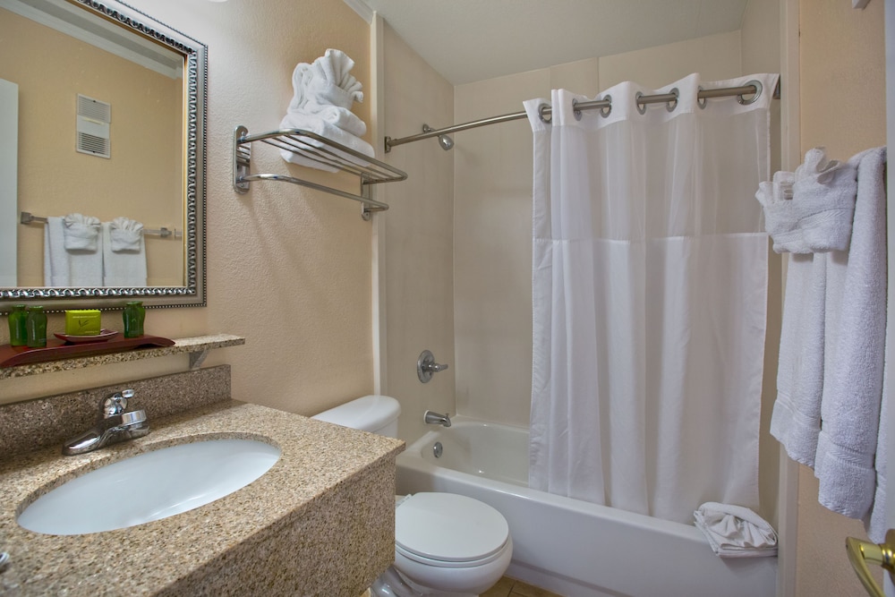 Suite, 1 Queen Bed with Sofa bed (One Bedroom Suite Bay/Pool View) - Photo 8