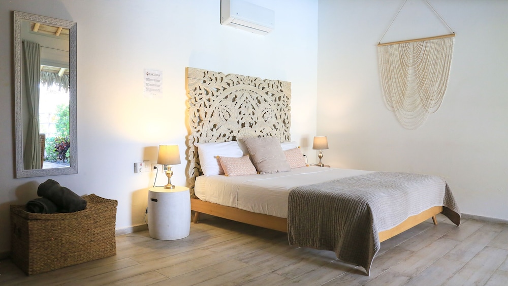 Deluxe Double Room, Poolside
