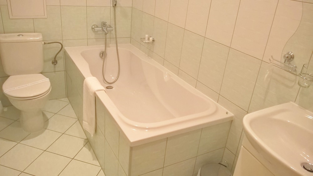 Double or Twin Room, 1 Bedroom photo 3