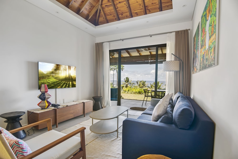 Classic Chalet, 1 Bedroom, Ocean View, Garden Area photo 3