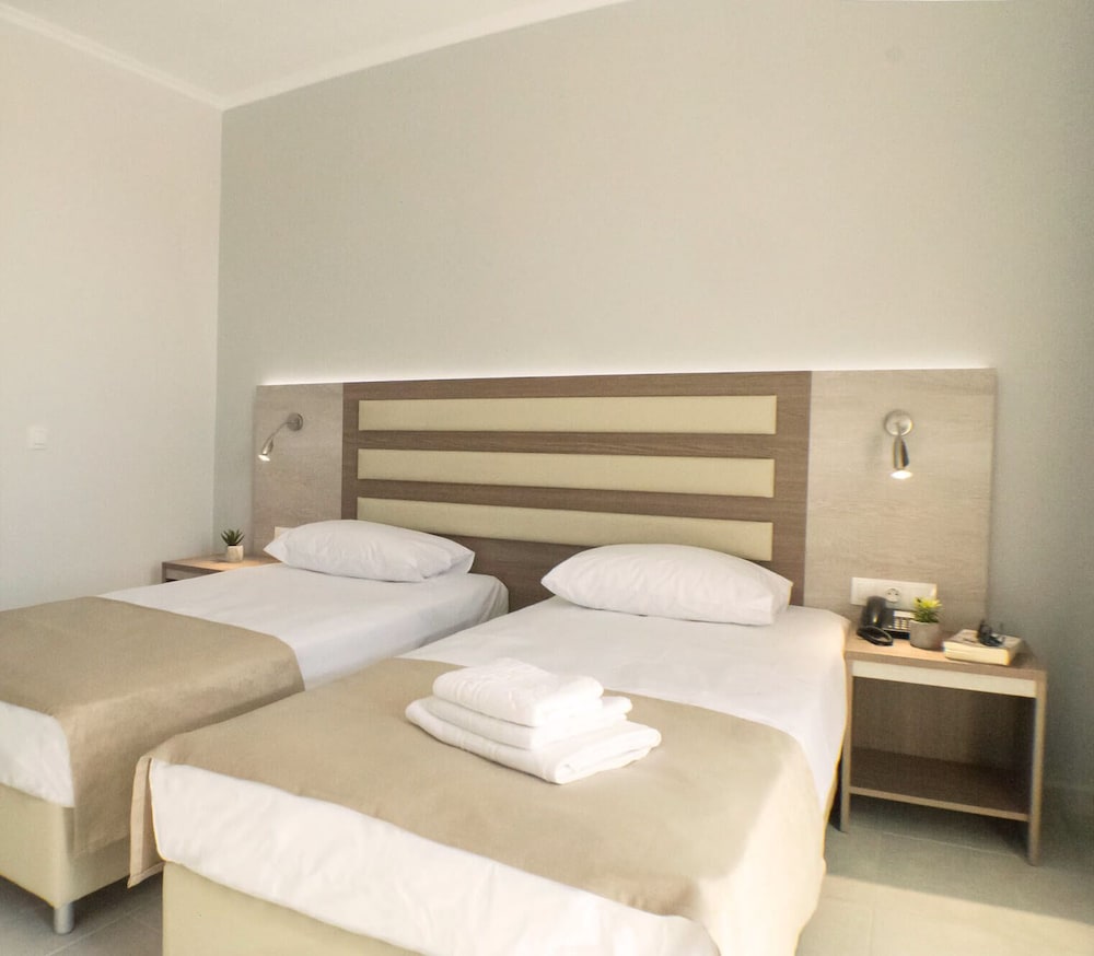 Double or Twin Room - Photo 7