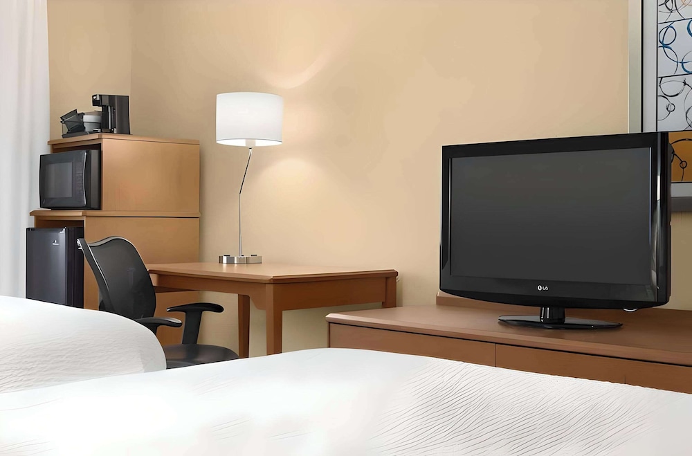 Standard Room, 2 Queen Beds, Non Smoking - Photo 1