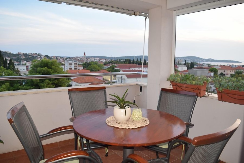 Apartment, Balcony