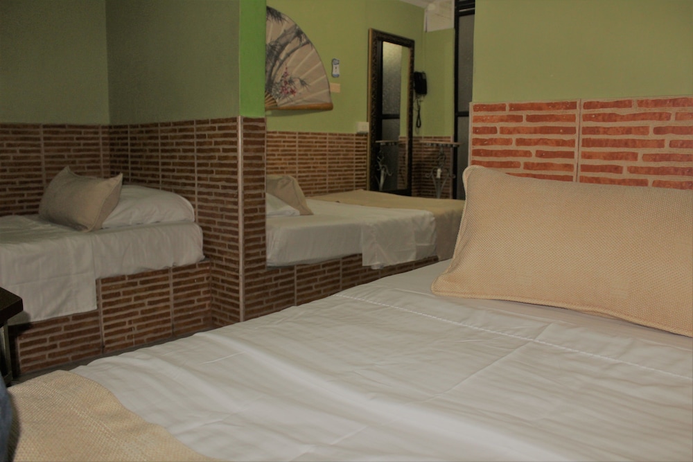 Family Room, Multiple Beds, Non Smoking photo 2