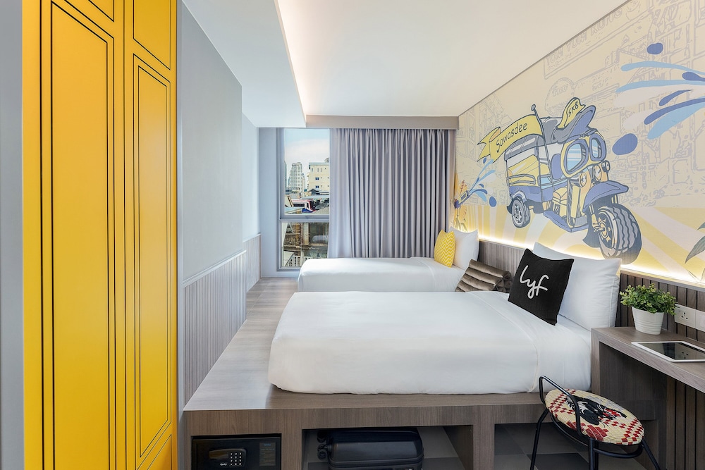 Room (Side by Side)