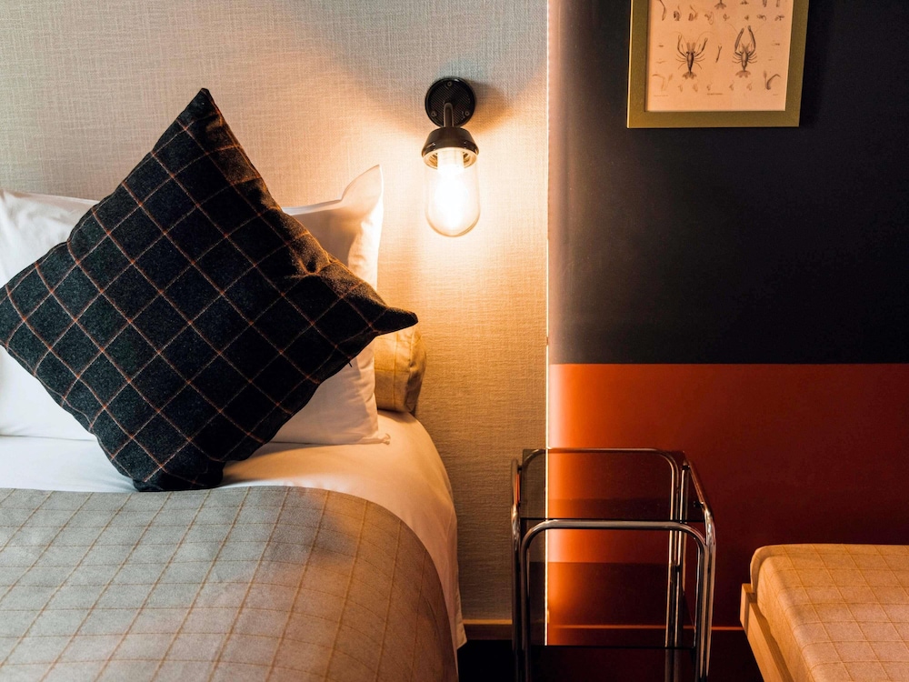Standard Room (1 Double Bed and 3 Single Beds) - Photo 3