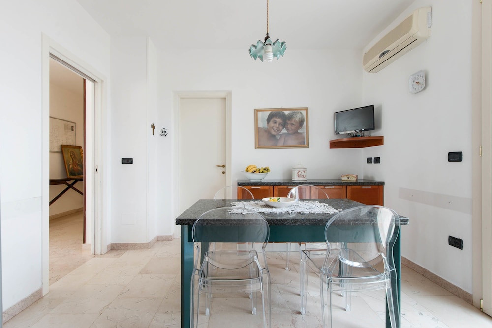 Villa, 5 Bedrooms photo 2