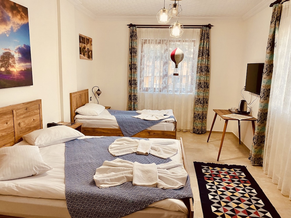Economic Family Room - Photo 7