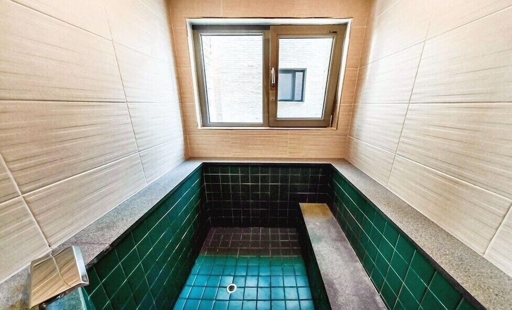 Luxury Suite - Photo 19