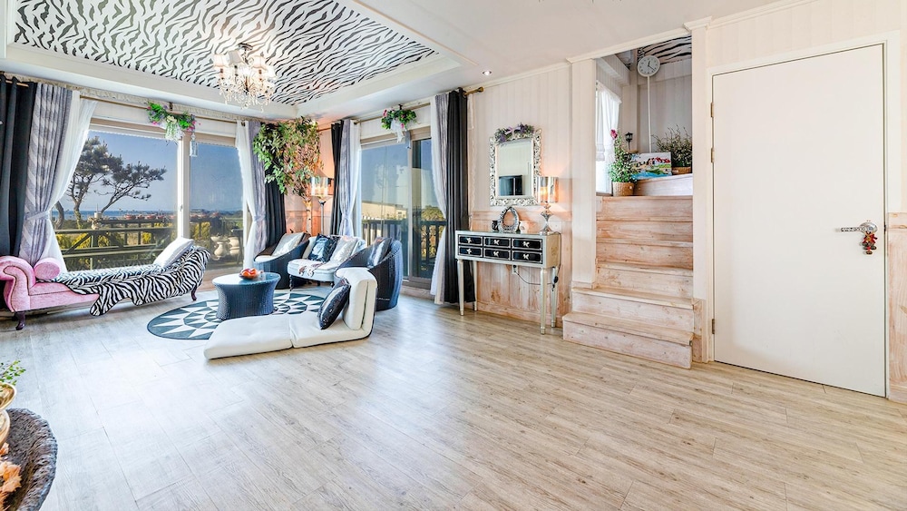 Basic Room, 3 Bedrooms (dokchae)