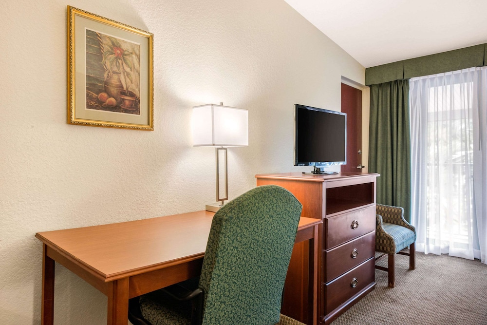 Standard Room, 2 Double Beds, Non Smoking - Photo 2
