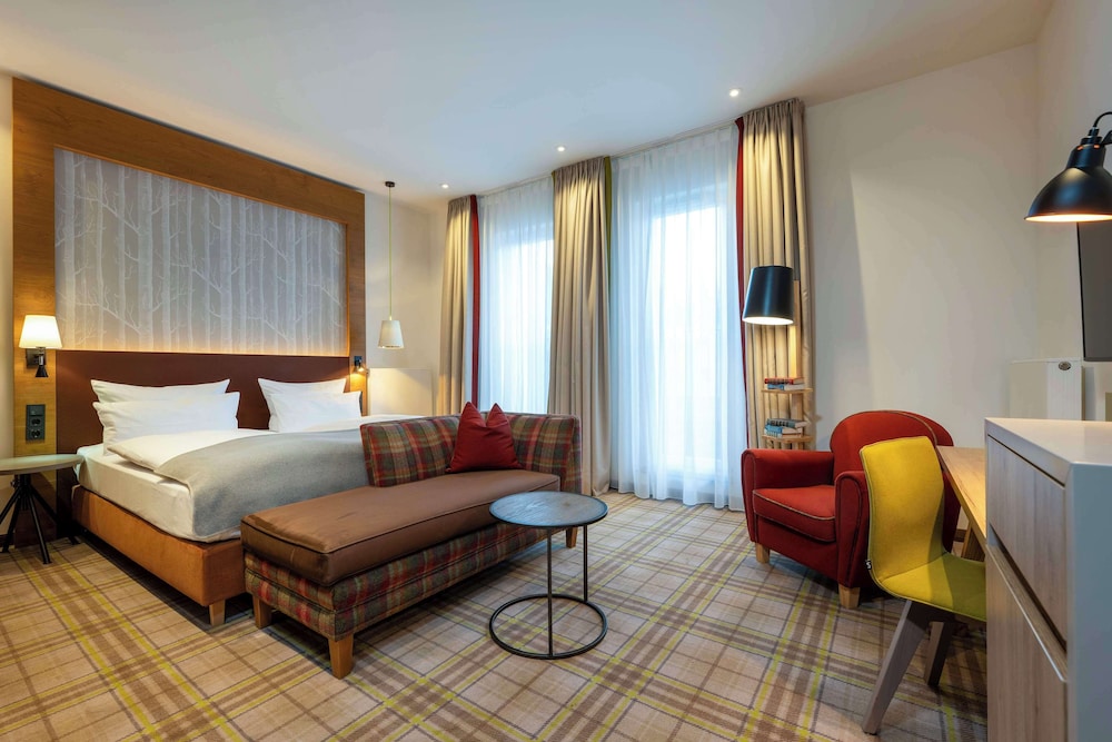 Junior Suite, 1 King Bed, Bathtub - Photo 1