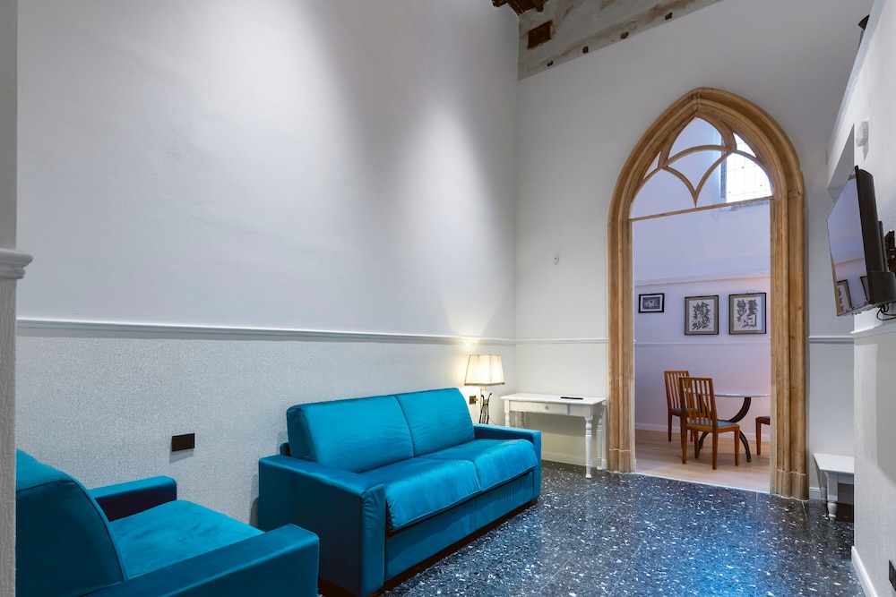 Family Studio Suite, Annex Building