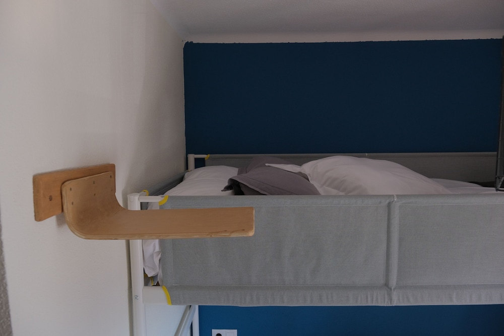 Economy Twin Room photo 2