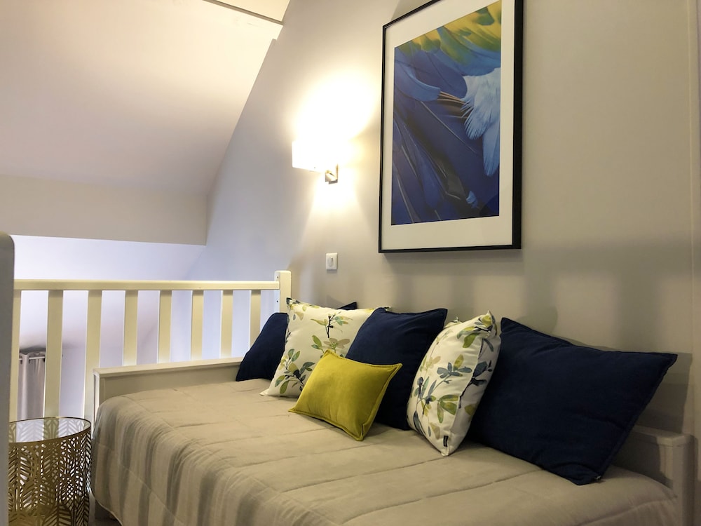 Large suite Duplex - Photo 2