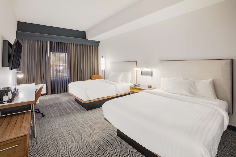 Deluxe Room, 2 Queen Beds - Photo 1
