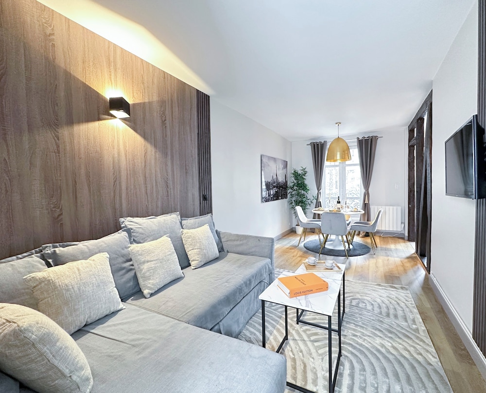 Superior Apartment, City View