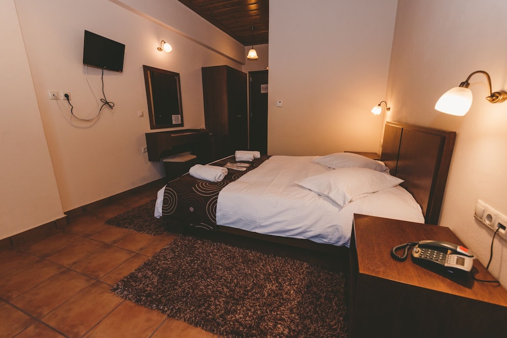 Double or Twin Room, Mountain View photo 2