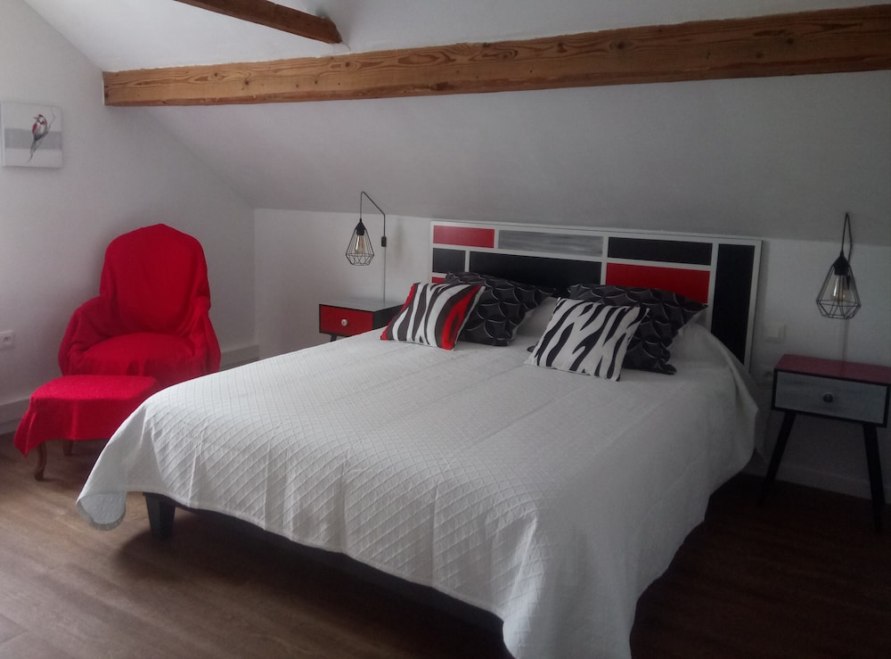 Double Room, Private Bathroom (Coquelicot) photo 1