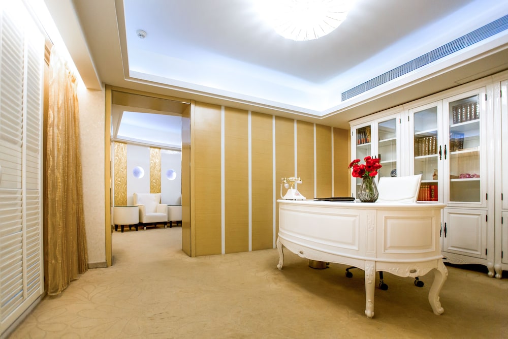 Deluxe Suite - Photo 7