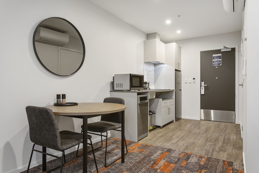 Apartment, Accessible, Kitchenette (Non-Motorway Facing) - Photo 2