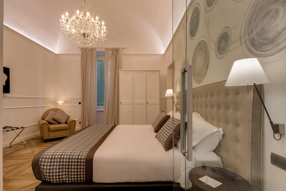 Suite, 1 King Bed, Non Smoking - Photo 2