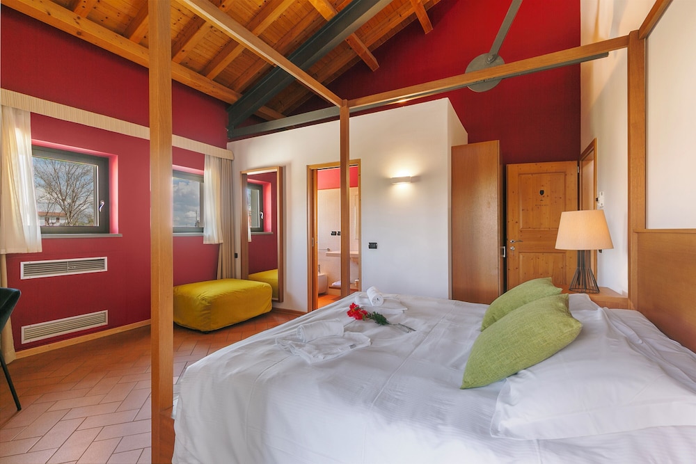 Family Room, Multiple Bedrooms (Double Superior Renano - Almavite)